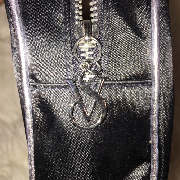 Victoria’s Secret Fashion Show 2012 Makeup Bag - Picture 3 of 3